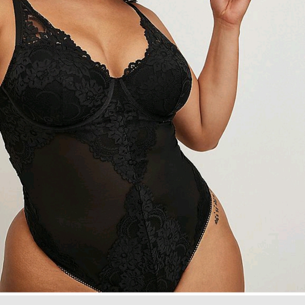 NWT Torrid Lace Bodysuit
